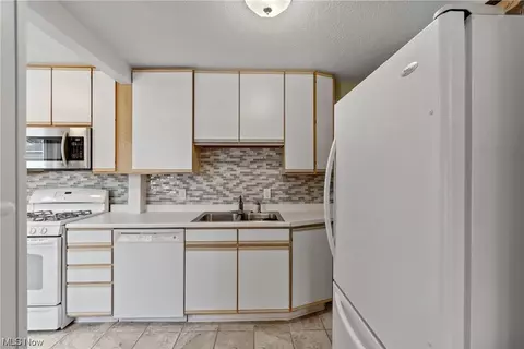 Kitchen - 1069 Reed Ave, Akron, OH 44306 photo 1 of 4