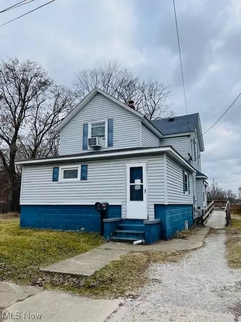 53 15th NW, Barberton, OH 44203