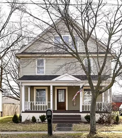 246 W Maple St, Hartville, OH 44632