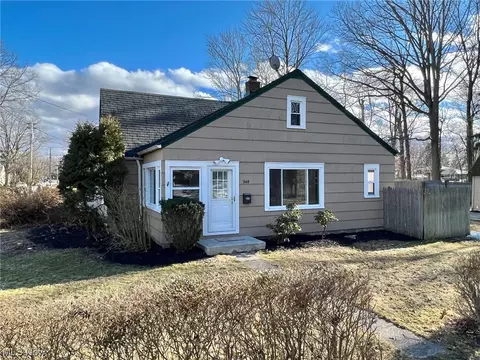 248 Shelton Blvd, Eastlake, OH 44095