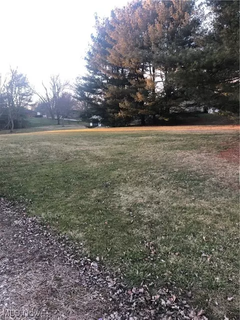 Pinehurst Avenue Nw, Massillon, OH 44646