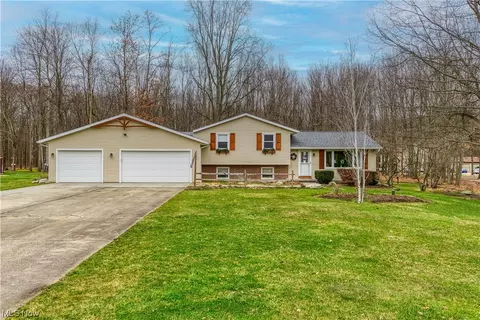 4957 Sherman Wood Dr, Kent, OH 44240