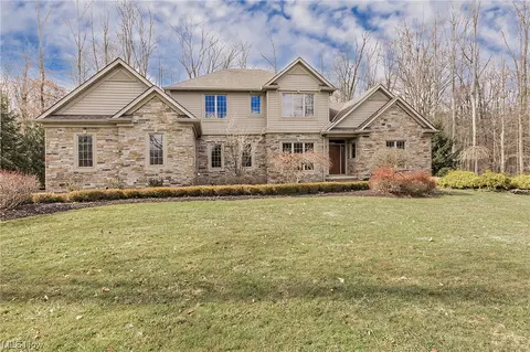 9735 Cumberland Trl, Chagrin Falls, OH 44023