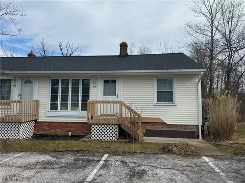 438 North St #10B, Chardon, OH 44024
