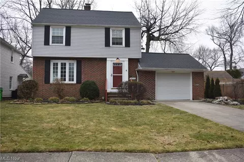 27110 Parkwood Dr, Euclid, OH 44132