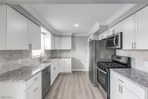 Kitchen - 3815 Ivanhoe, Lorain, OH 44053 photo 3 of 7