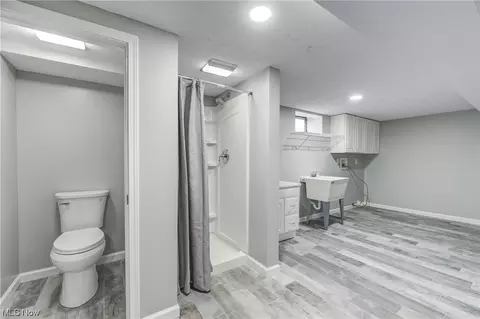 Bath - 3815 Ivanhoe, Lorain, OH 44053 photo 4 of 5