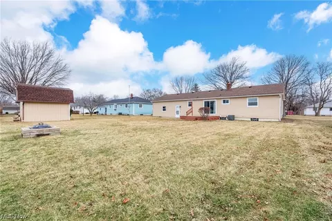Exterior - 3815 Ivanhoe, Lorain, OH 44053 photo 11 of 14