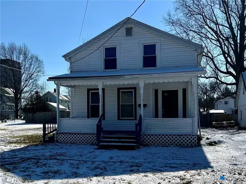 991 Chestnut St, Grafton, OH 44044