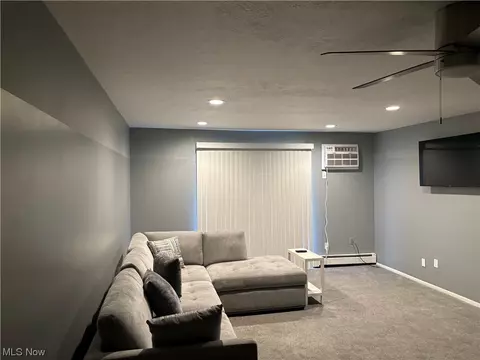 16100 Maple Park #B10, Maple Heights, OH 44137