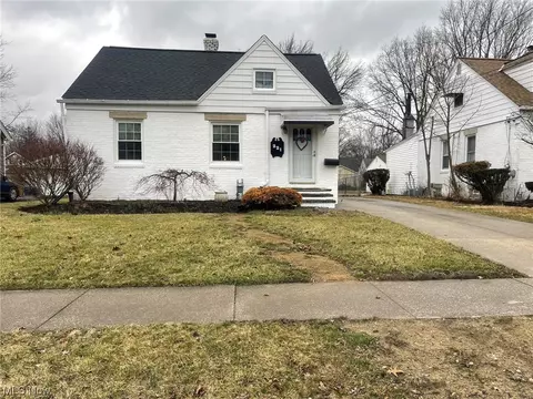 221 Waverly St, Berea, OH 44017