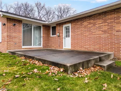 Exterior - 531 Overdale Ave NW, Canton, OH 44708 photo 10 of 12