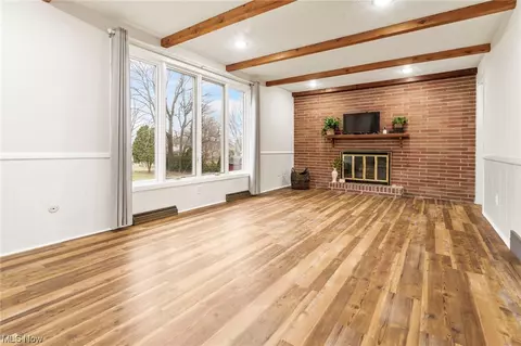 Living - 531 Overdale Ave NW, Canton, OH 44708 photo 2 of 3