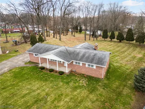 Exterior - 531 Overdale Ave NW, Canton, OH 44708 photo 6 of 12