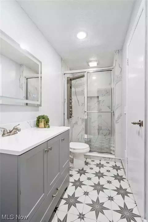 Bath - 531 Overdale Ave NW, Canton, OH 44708 photo 1 of 3