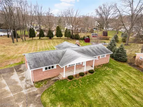 Exterior - 531 Overdale Ave NW, Canton, OH 44708 photo 5 of 12