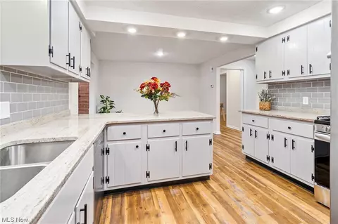Kitchen - 531 Overdale Ave NW, Canton, OH 44708 photo 4 of 4