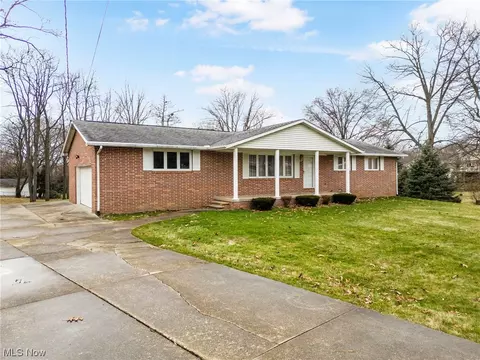 Exterior - 531 Overdale Ave NW, Canton, OH 44708 photo 2 of 12