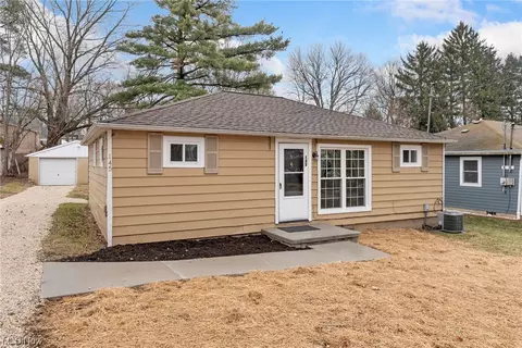 145 N Avon Ave, Wadsworth, OH 44281
