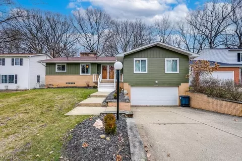 1333 Shanabrook Dr, Akron, OH 44313