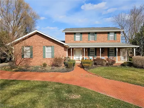 121 Crestdale St, Canton, OH 44714