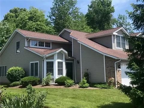 14741 Shannon Ct #5, Burton, OH 44021