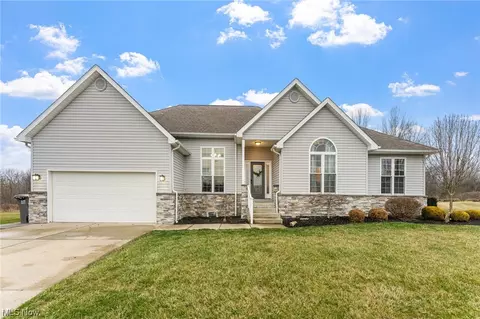 6444 Bay Meadow Ct, Austintown, OH 44515