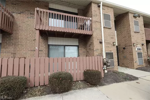 6415 Princeton Ct, Parma Heights, OH 44130