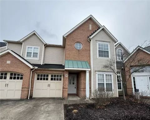 360 Hollyhock Ct, Mayfield Heights, OH 44124