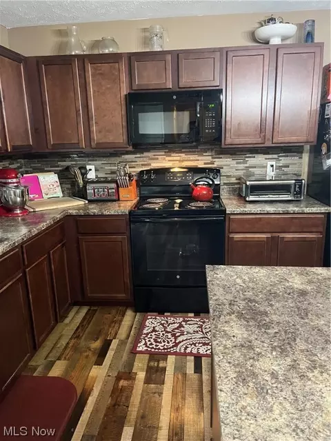 Kitchen - 280 Emily, Madison, OH 44057 photo 3 of 7