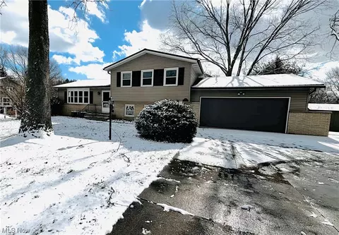 562 E Caston, Uniontown, OH 44685