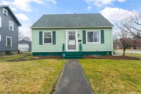995 Hazelwood Ave SE, Warren, OH 44484