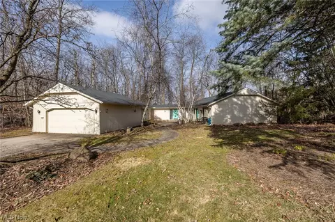 11531 Pine Tree Pl, Strongsville, OH 44136