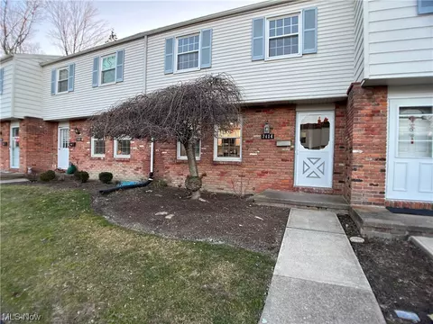 7414 Avon Dr, Mentor, OH 44060