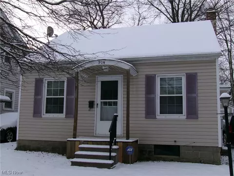 904 Saxon, Akron, OH 44314