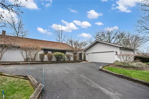 465-31 Hill Dr, Aurora, OH 44202