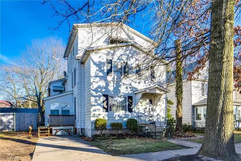 159 8th St NW, Barberton, OH 44203