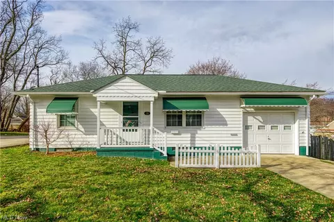 20 Eastholm Ave, Akron, OH 44312