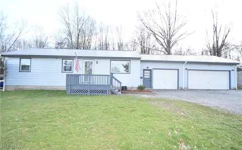 2666 Mary Jane Dr, Girard, OH 44420