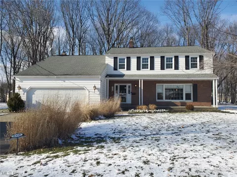 5339 W Mill Dr, Highland Heights, OH 44143