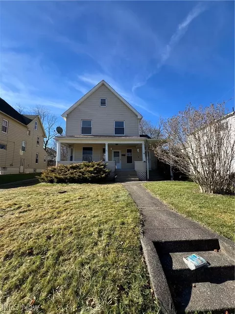 27-29 Hawthorne St, Struthers, OH 44471