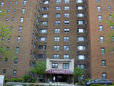 11720 Edgewater #405, Lakewood, OH 44107