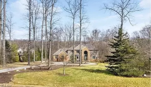 18041 Hawksmoor Way, Chagrin Falls, OH 44023