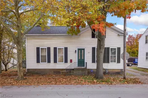 57 Canal St W, Navarre, OH 44662