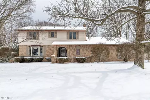 1235 7th St NE, North Canton, OH 44720