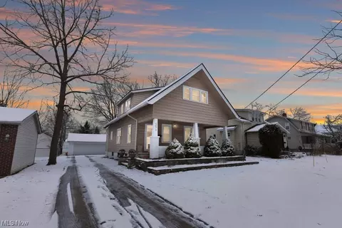 5079 Oakmont Dr, Lyndhurst, OH 44124