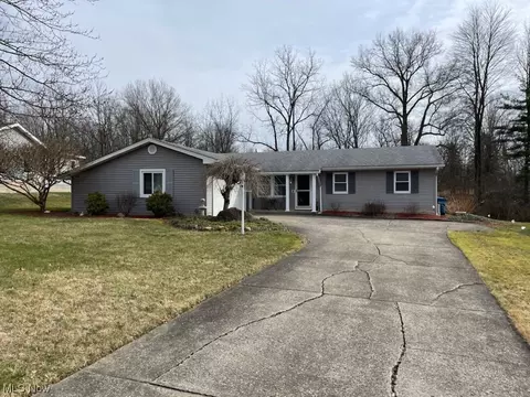 493 Garver Dr, Youngstown, OH 44512