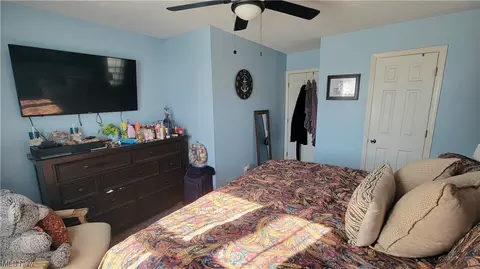 Bedroom - 928 Walnut St, Elyria, OH 44035 photo 2 of 4