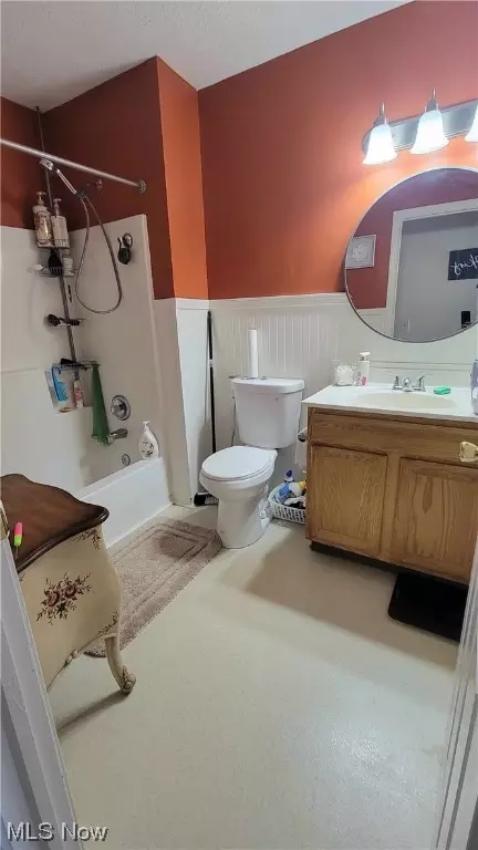 Bath - 928 Walnut St, Elyria, OH 44035 photo 3 of 3