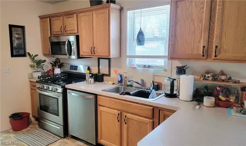 Kitchen - 928 Walnut St, Elyria, OH 44035 photo 3 of 4